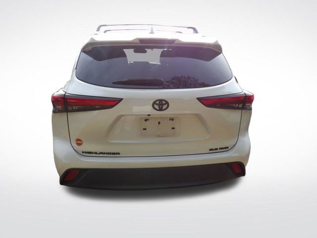 Used 2021 Toyota Highlander XLE AWD/4WD image 6