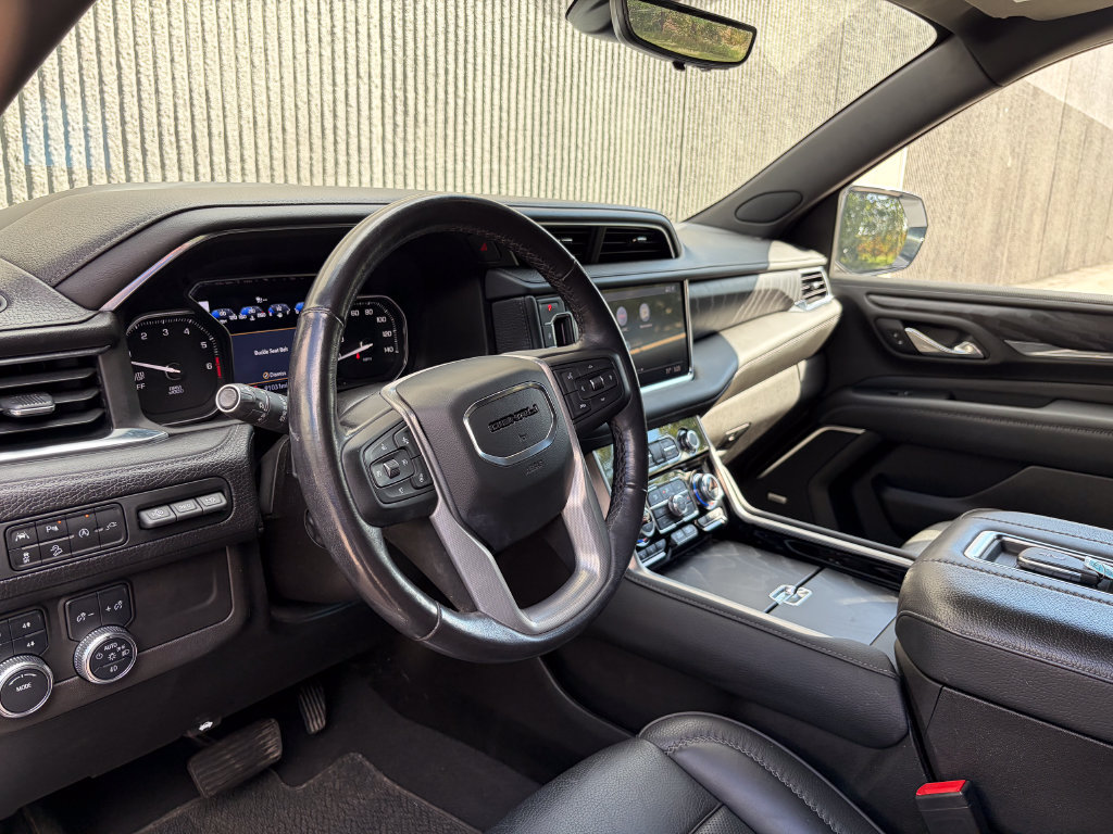 Used 2021 GMC Yukon Denali w/ Denali Premium Package AWD/4WD image 10