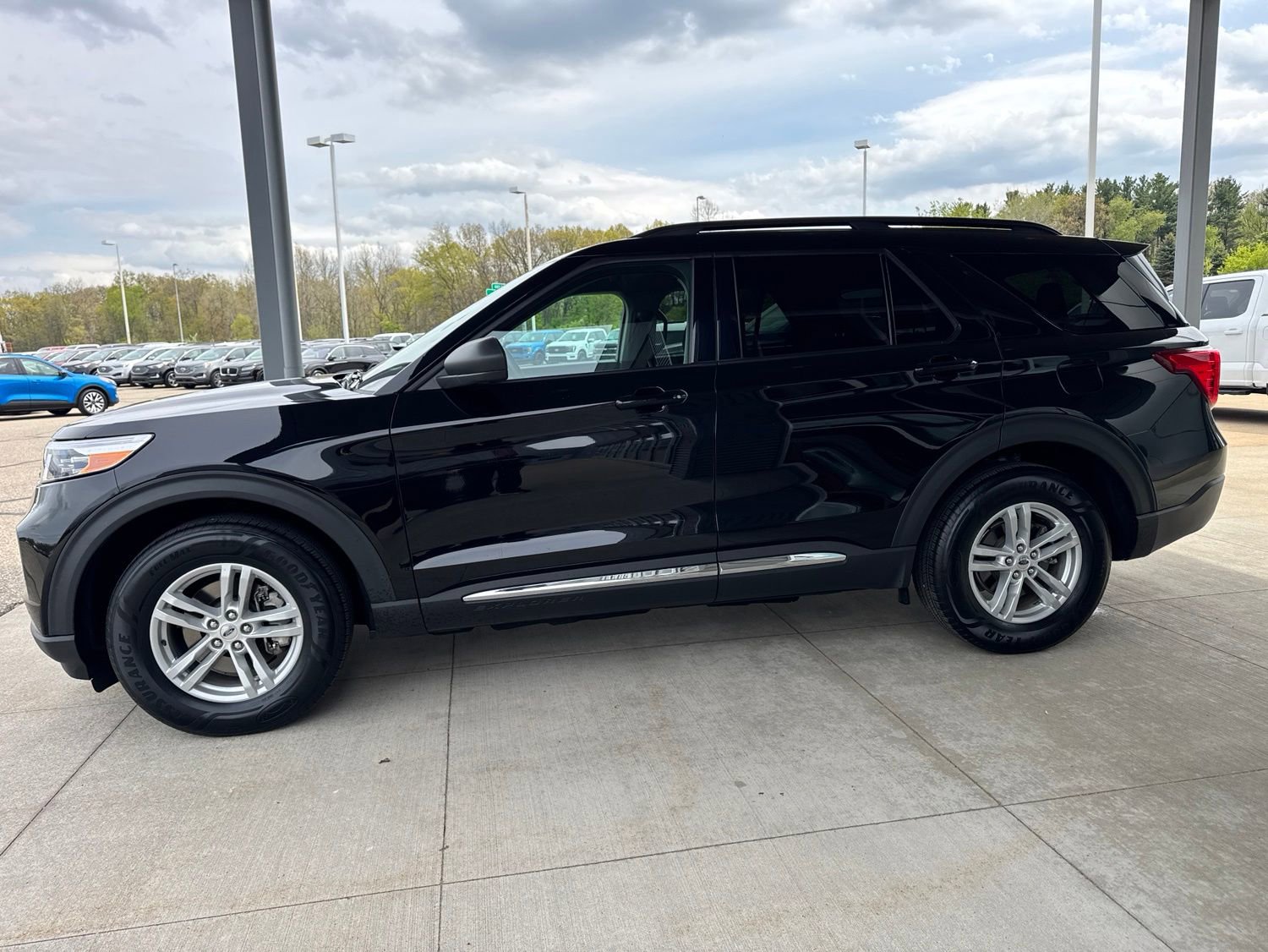 Certified 2023 Ford Explorer XLT AWD/4WD image 5