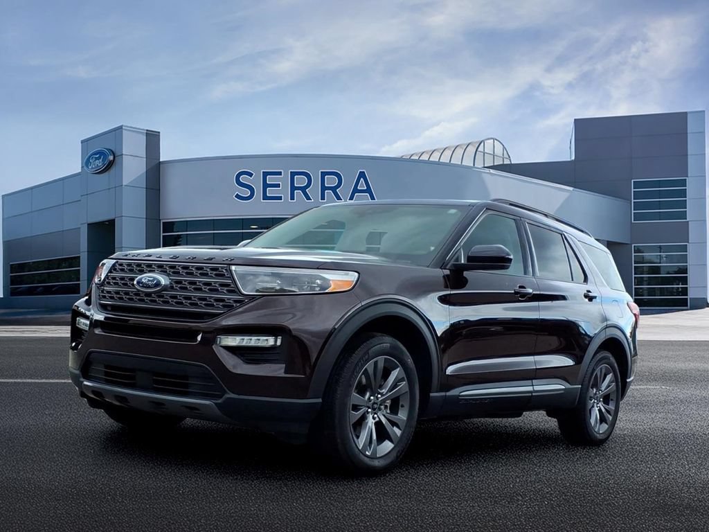 Certified 2023 Ford Explorer XLT w/ Equipment Group 202A AWD/4WD image 1