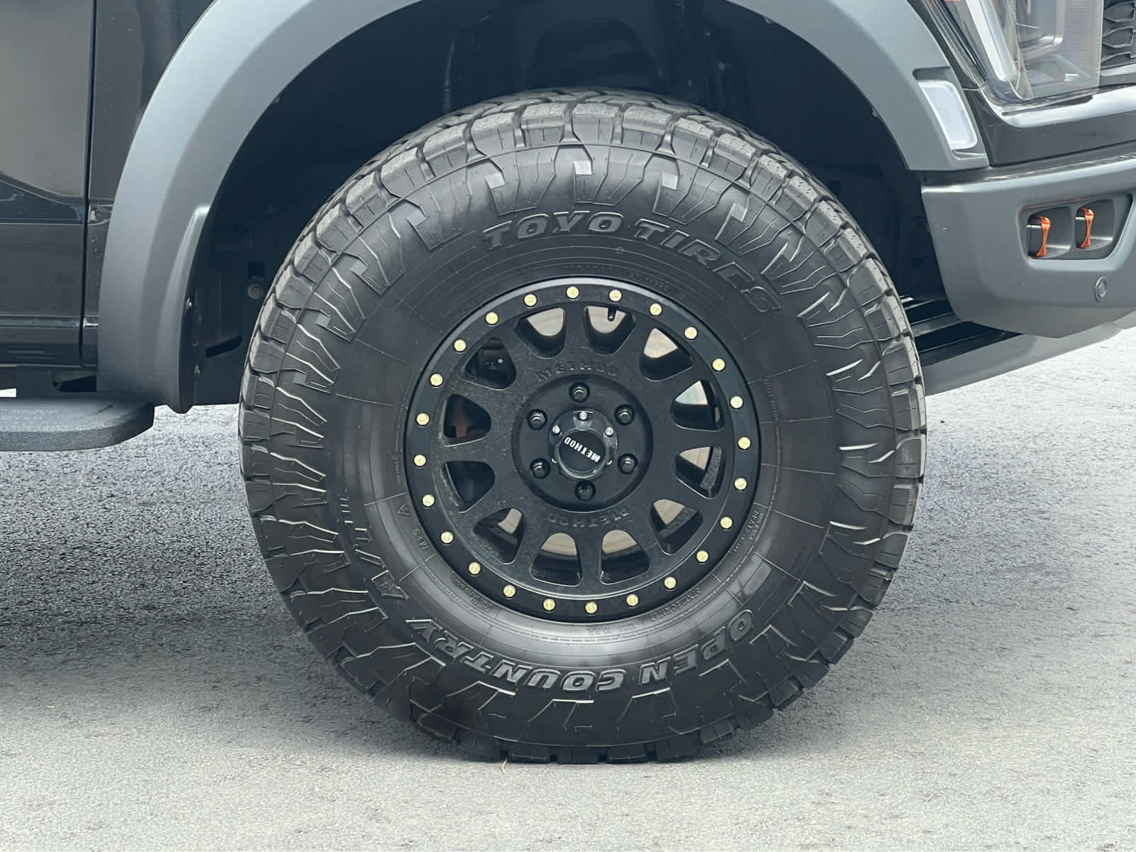 Certified 2022 Ford F150 Raptor w/ Raptor 37 Performance Package AWD/4WD image 16