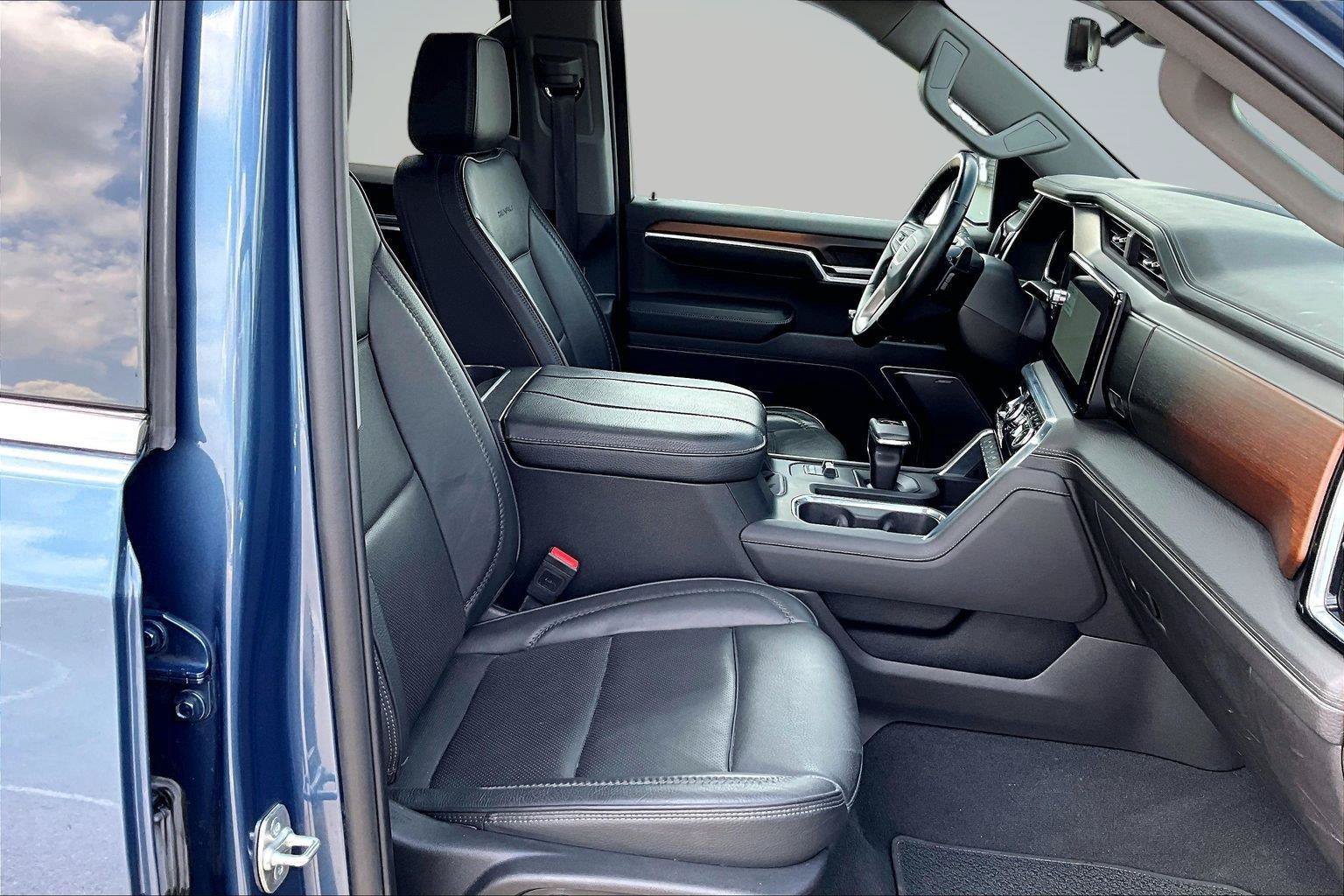 Used 2025 GMC Sierra 1500 Denali w/ Technology Package AWD/4WD image 9