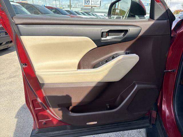 Used 2021 Toyota Highlander XLE image 24