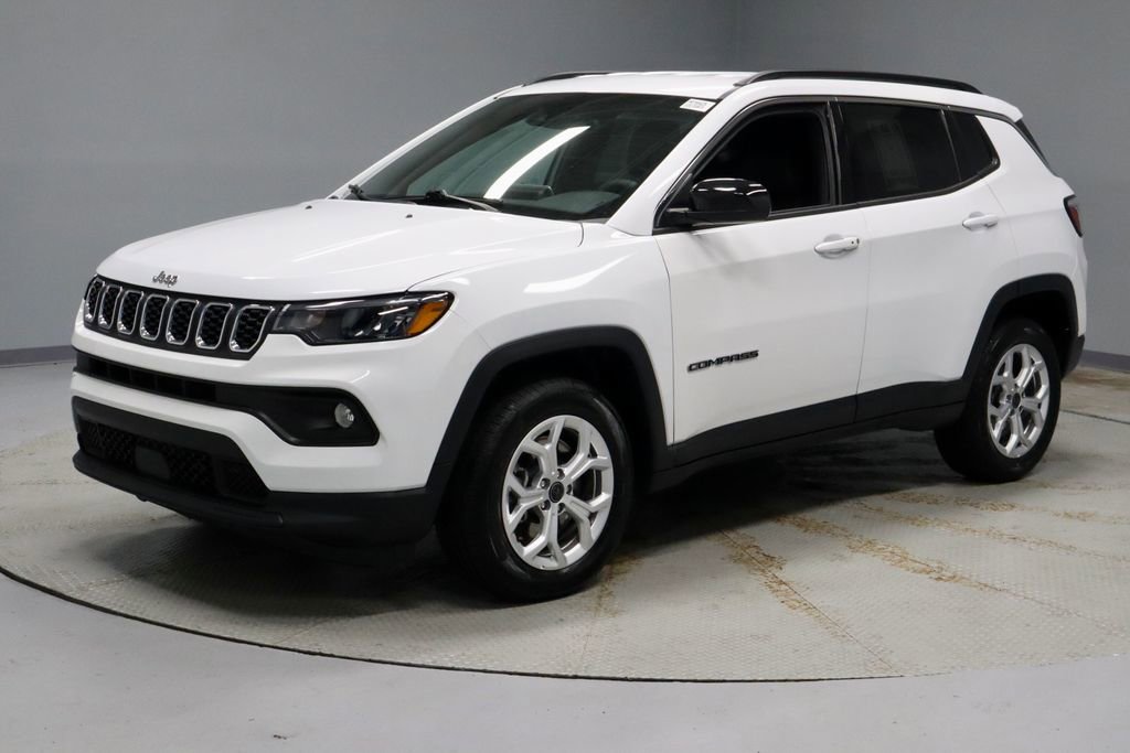 Used 2025 Jeep Compass Latitude AWD/4WD image 6