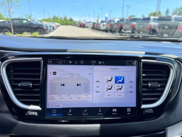 Used 2023 Chrysler Pacifica Touring-L FWD image 25