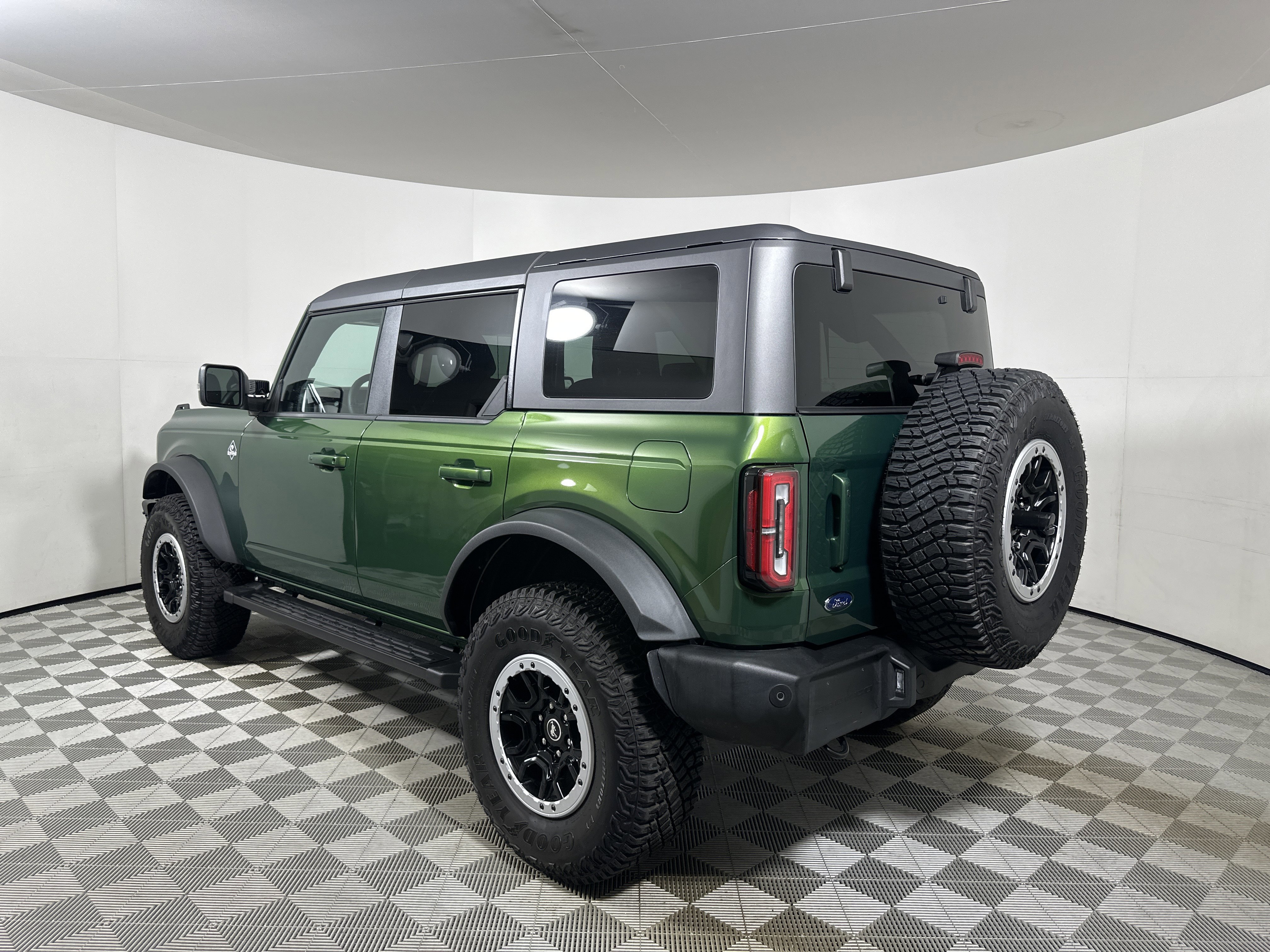 Certified 2024 Ford Bronco Outer Banks w/ Sasquatch Package image 3