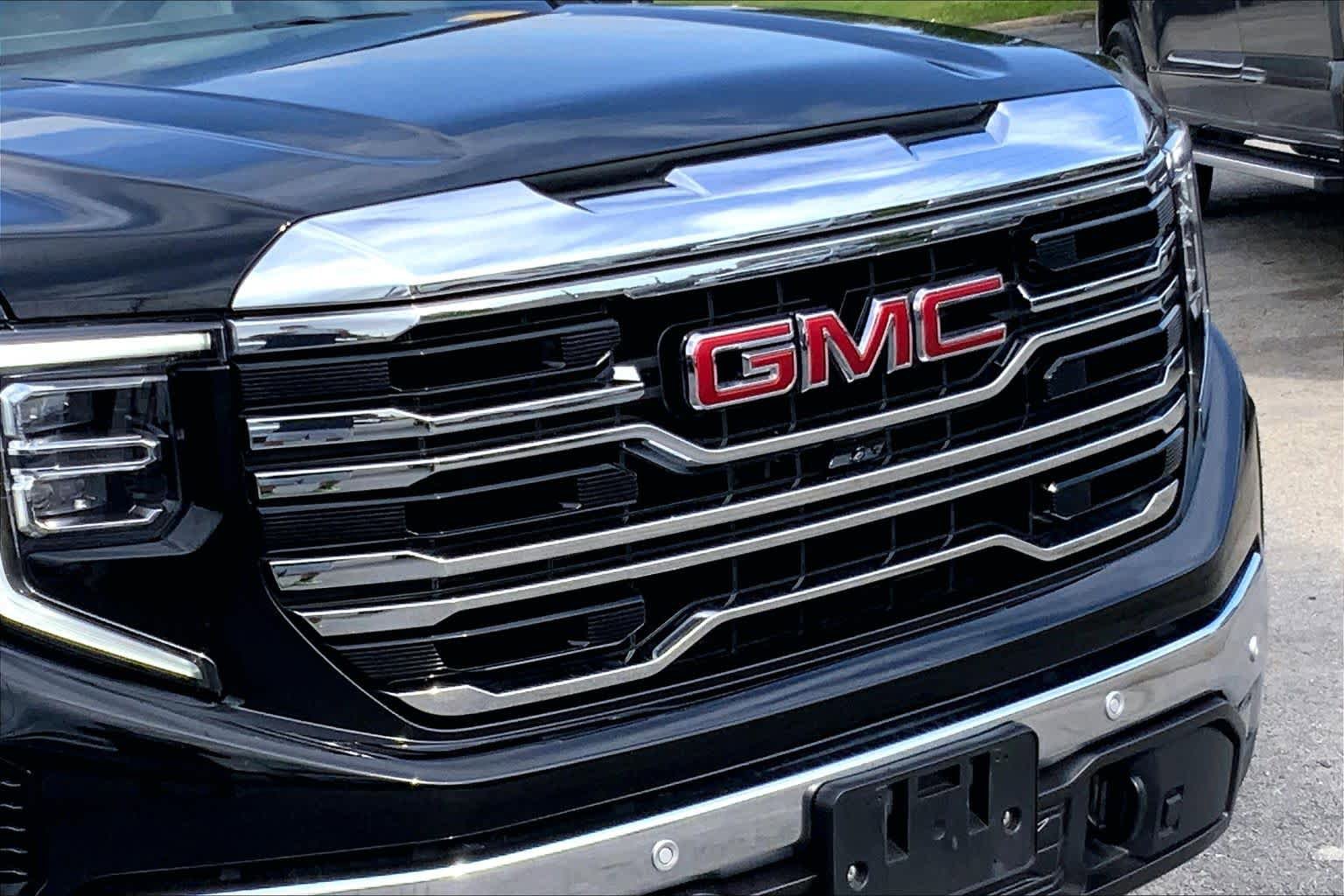 Used 2024 GMC Sierra 1500 SLT AWD/4WD image 27