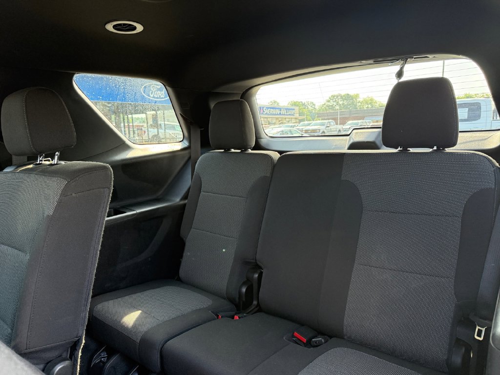 Used 2023 Chevrolet Traverse LT FWD image 18