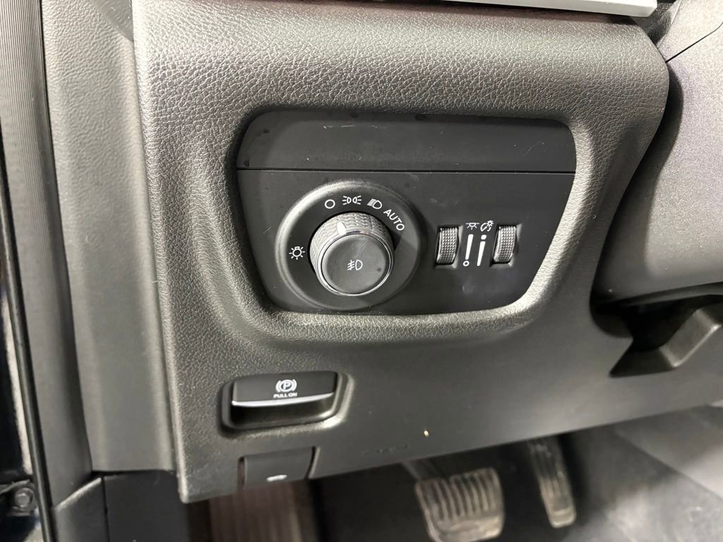 Used 2022 Jeep Grand Cherokee L Limited AWD/4WD image 15