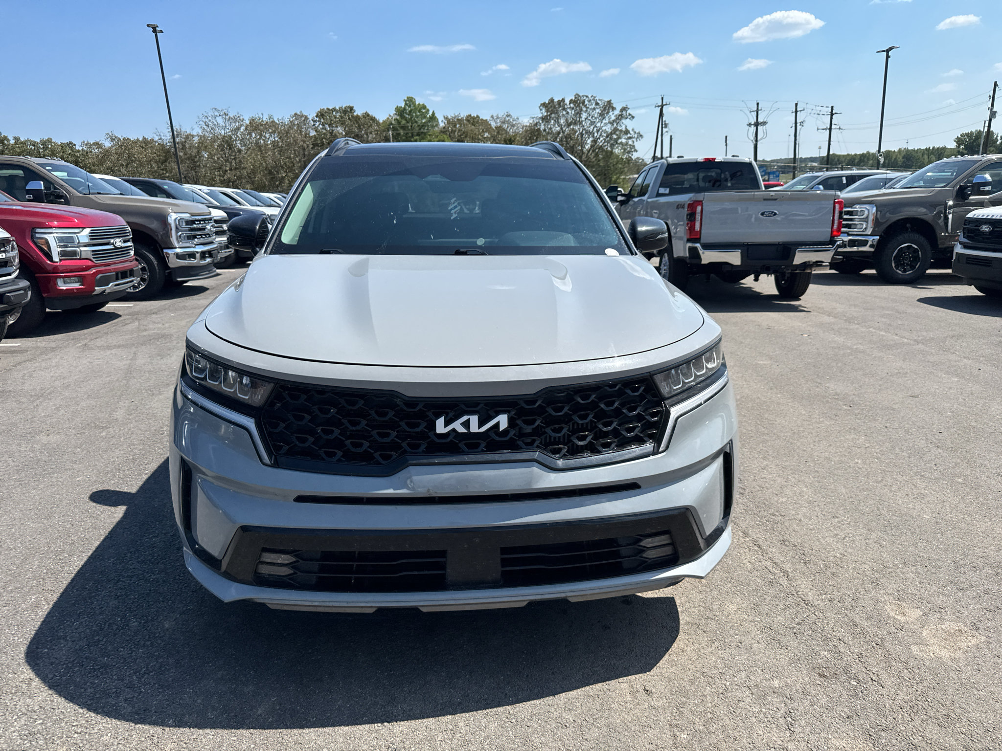 Used 2022 Kia Sorento EX w/ Panoramic Sunroof Package FWD image 2