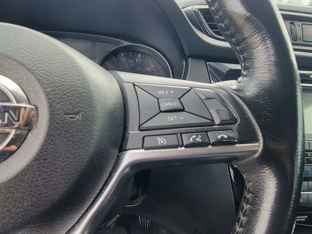 Used 2017 Nissan Rogue SV FWD image 22