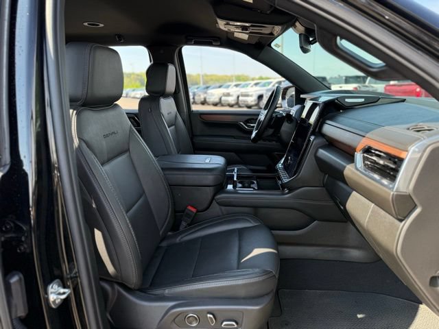 Used 2025 GMC Yukon XL Denali AWD/4WD image 18