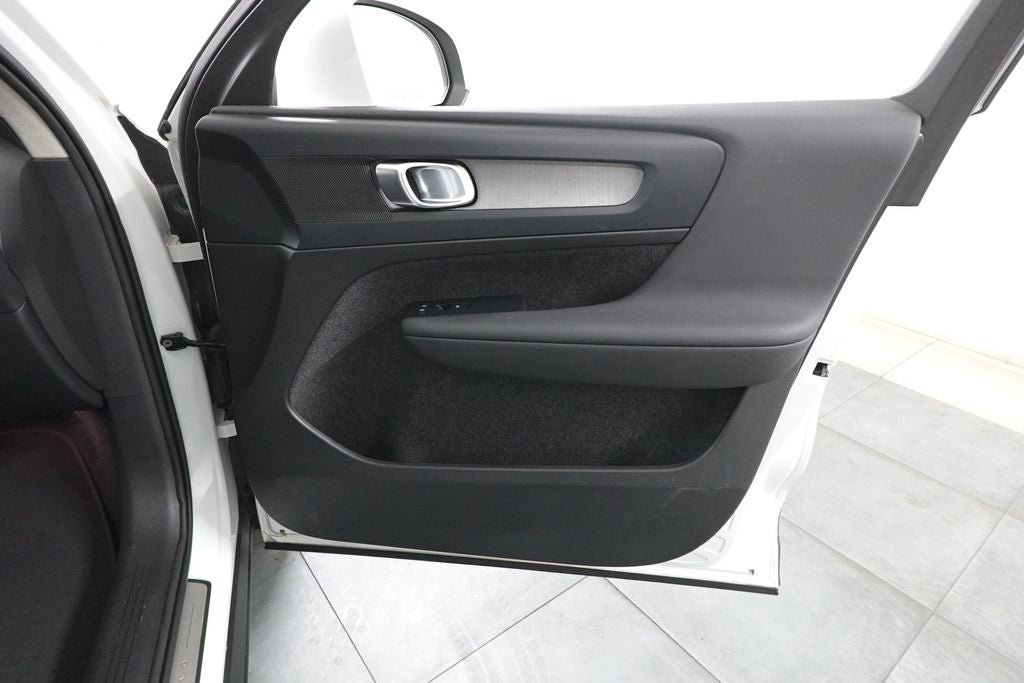 Used 2025 Volvo XC40 B5 Core AWD/4WD image 34