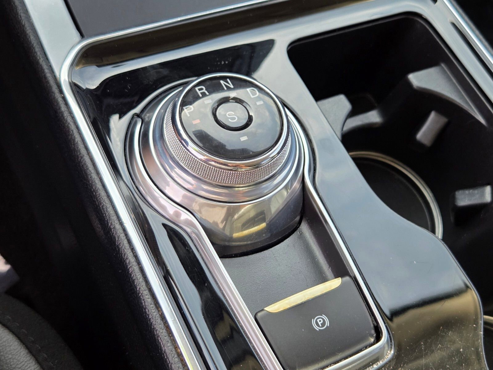 Certified 2019 Ford Edge Titanium AWD/4WD image 23