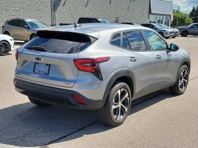 Used 2024 Chevrolet Trax RS w/ Driver Confidence Package FWD image 4