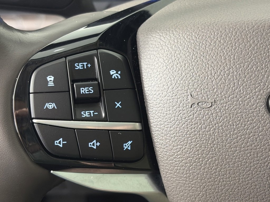 Certified 2022 Ford Explorer Platinum w/ Equipment Group 601A image 17