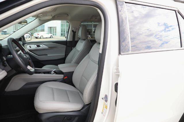 Certified 2025 Ford Explorer Active w/ Active Comfort Package image 21