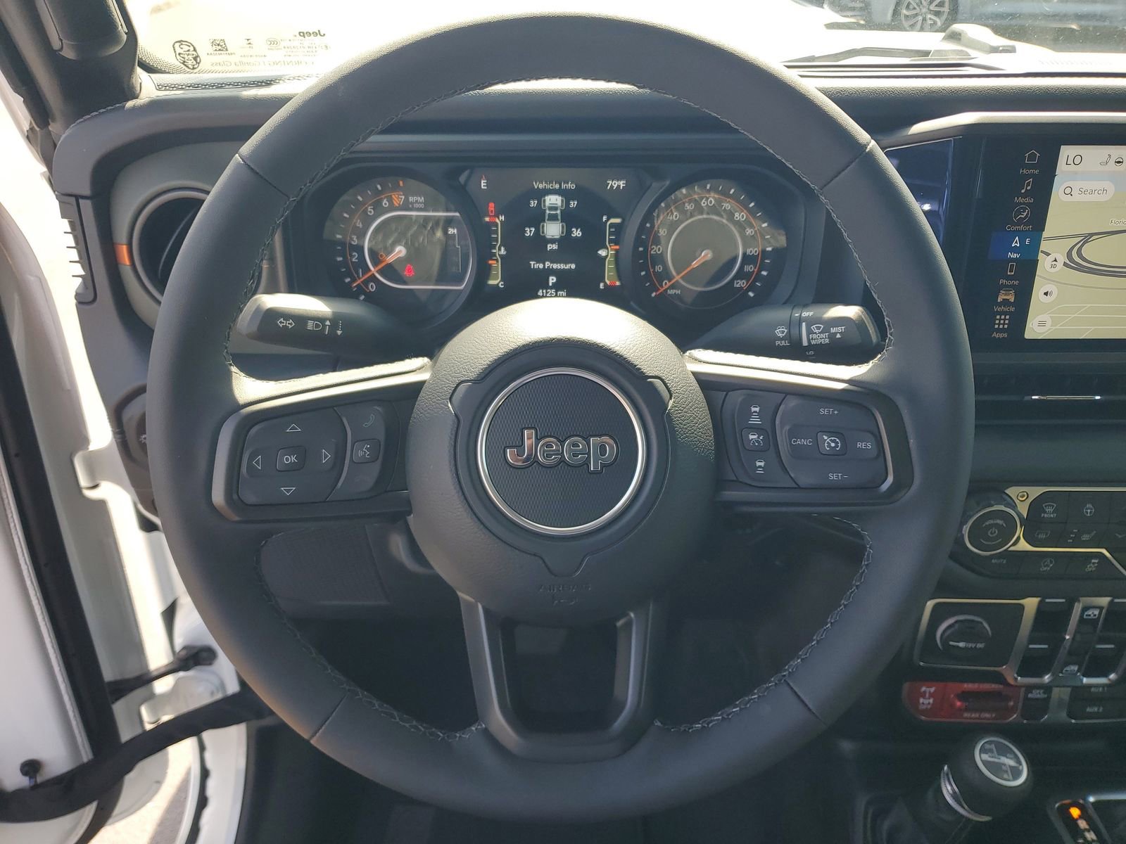 Used 2025 Jeep Gladiator Mojave AWD/4WD image 17