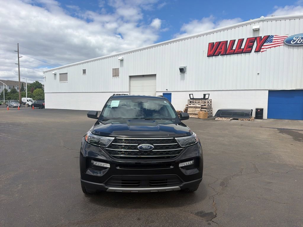 Certified 2022 Ford Explorer XLT w/ Equipment Group 202A AWD/4WD image 3