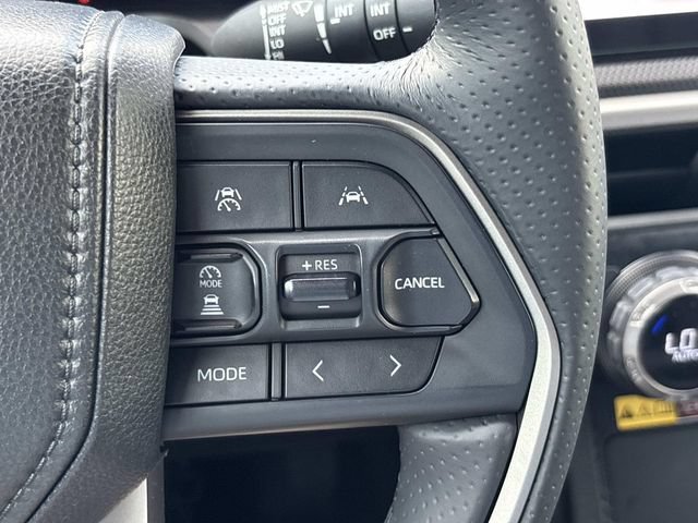 Used 2025 Toyota 4Runner Limited AWD/4WD image 32