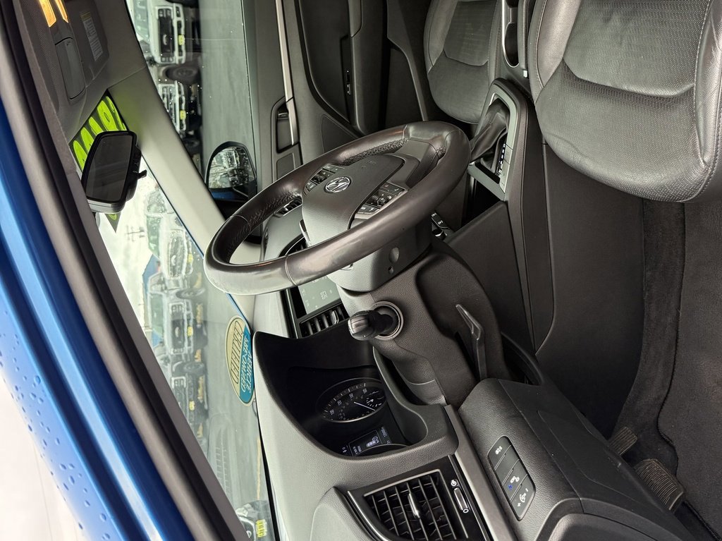 Used 2017 Hyundai Elantra Limited image 17