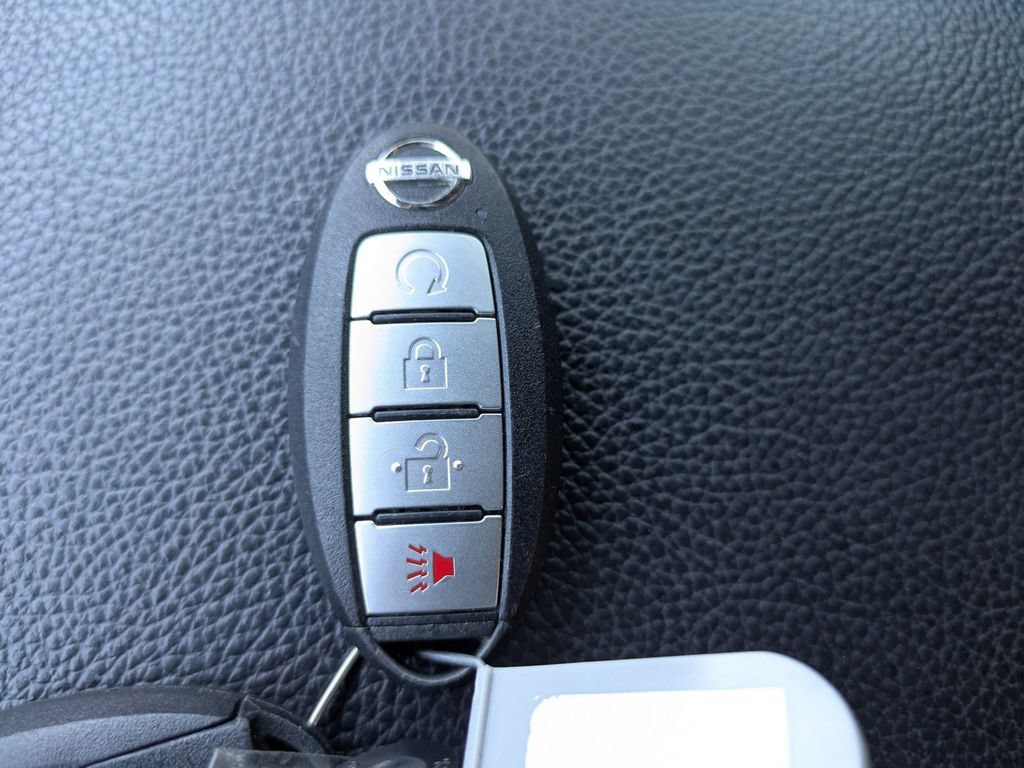 Used 2019 Nissan Titan SV w/ SV Convenience Package RWD image 32