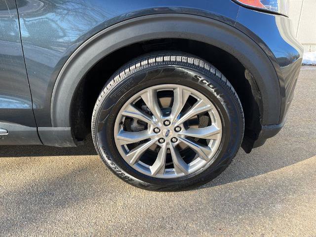 Certified 2022 Ford Explorer Limited w/ Equipment Group 301A image 8