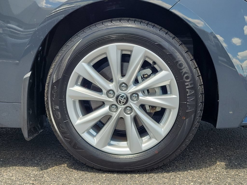 Used 2025 Toyota Corolla XLE FWD image 9