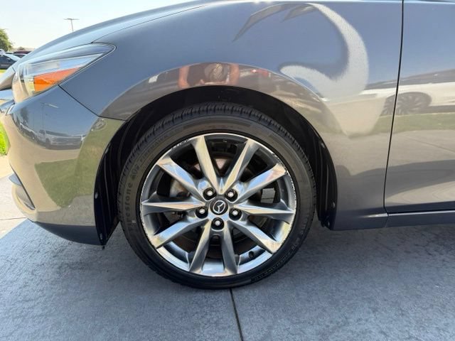 Used 2018 MAZDA MAZDA3 Touring FWD image 4