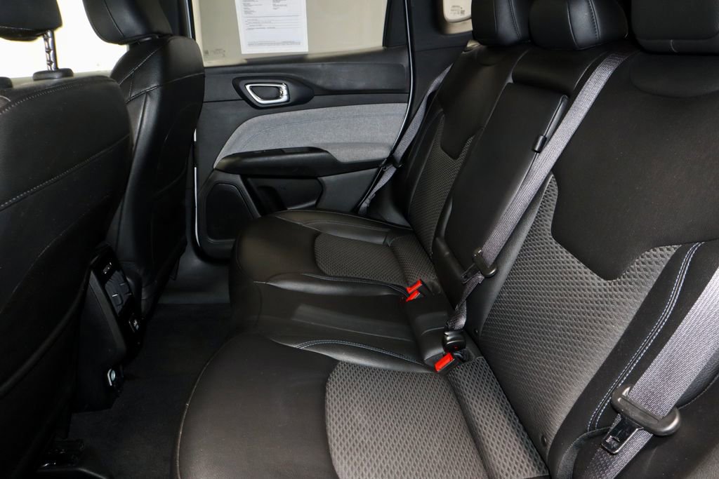 Used 2025 Jeep Compass Latitude image 20