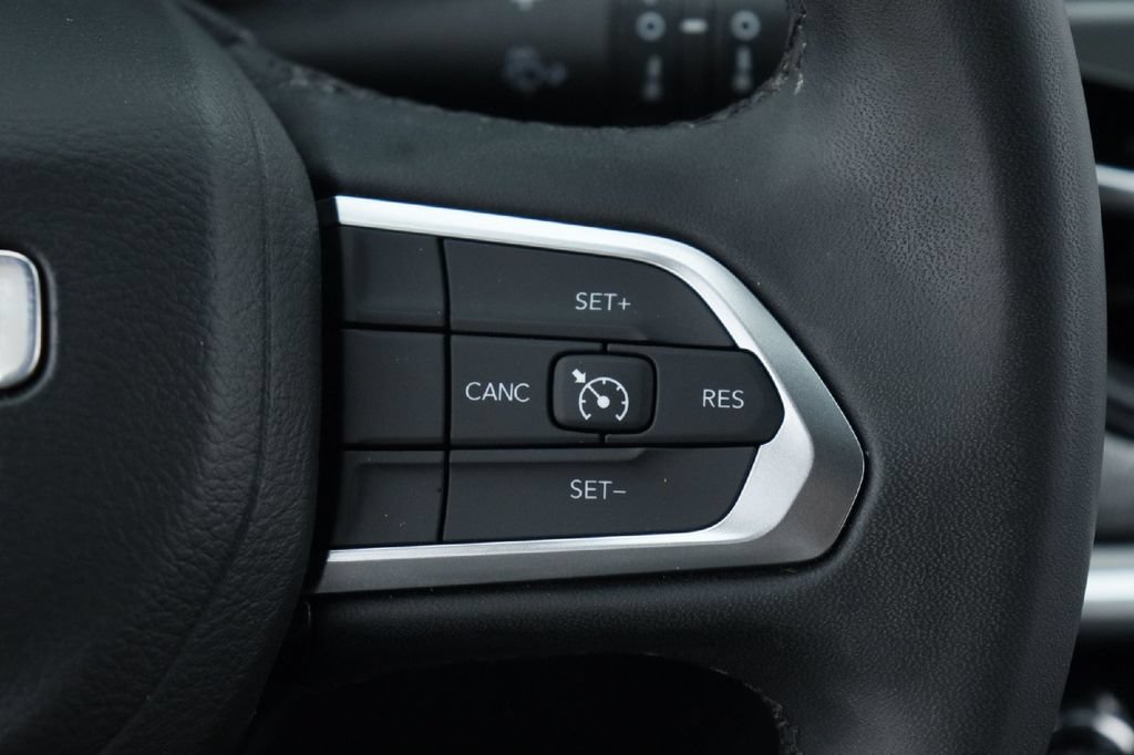 Used 2024 Jeep Compass Latitude AWD/4WD image 8
