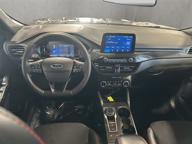Certified 2025 Ford Escape ST-Line Select AWD/4WD image 2