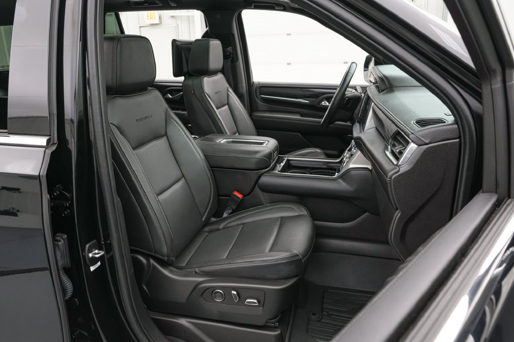 Used 2024 GMC Yukon Denali w/ Denali Reserve Package AWD/4WD image 30
