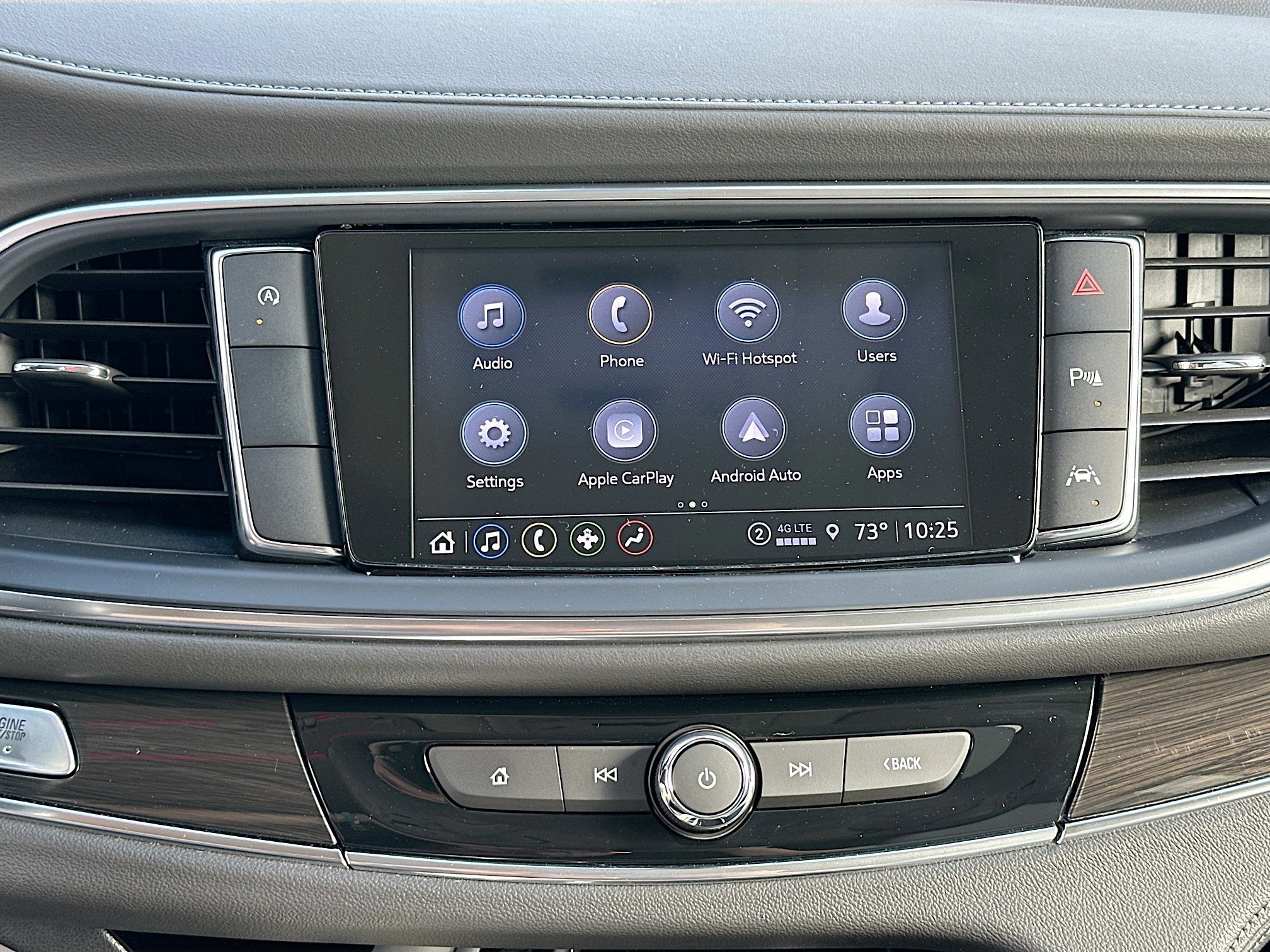 Used 2023 Buick Enclave Essence image 14