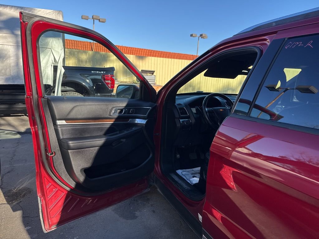 Certified 2018 Ford Explorer Limited w/ Ford Safe & Smart Package image 8