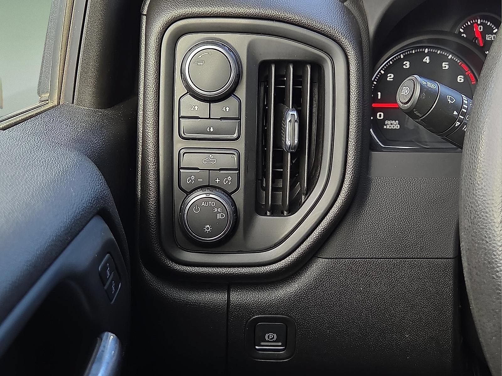 Used 2024 Chevrolet Silverado 2500 Custom w/ Custom Convenience Package AWD/4WD image 19