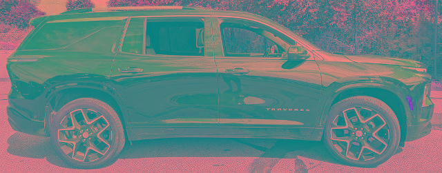 Used 2025 Chevrolet Traverse High Country FWD image 2