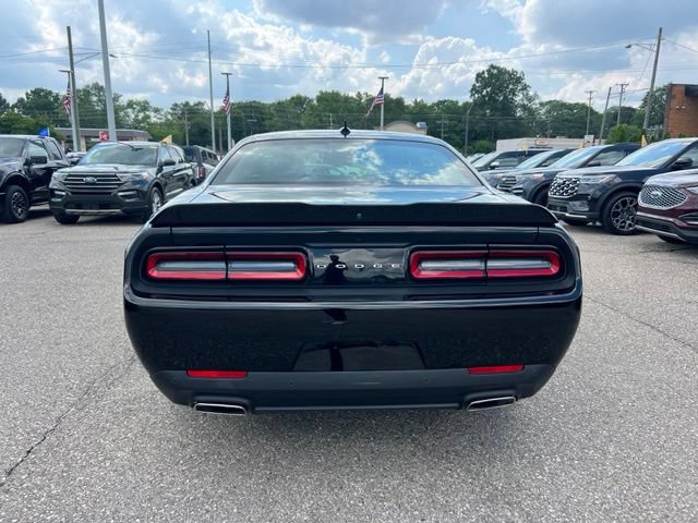 Used 2022 Dodge Challenger SXT w/ Driver Convenience Group RWD image 5