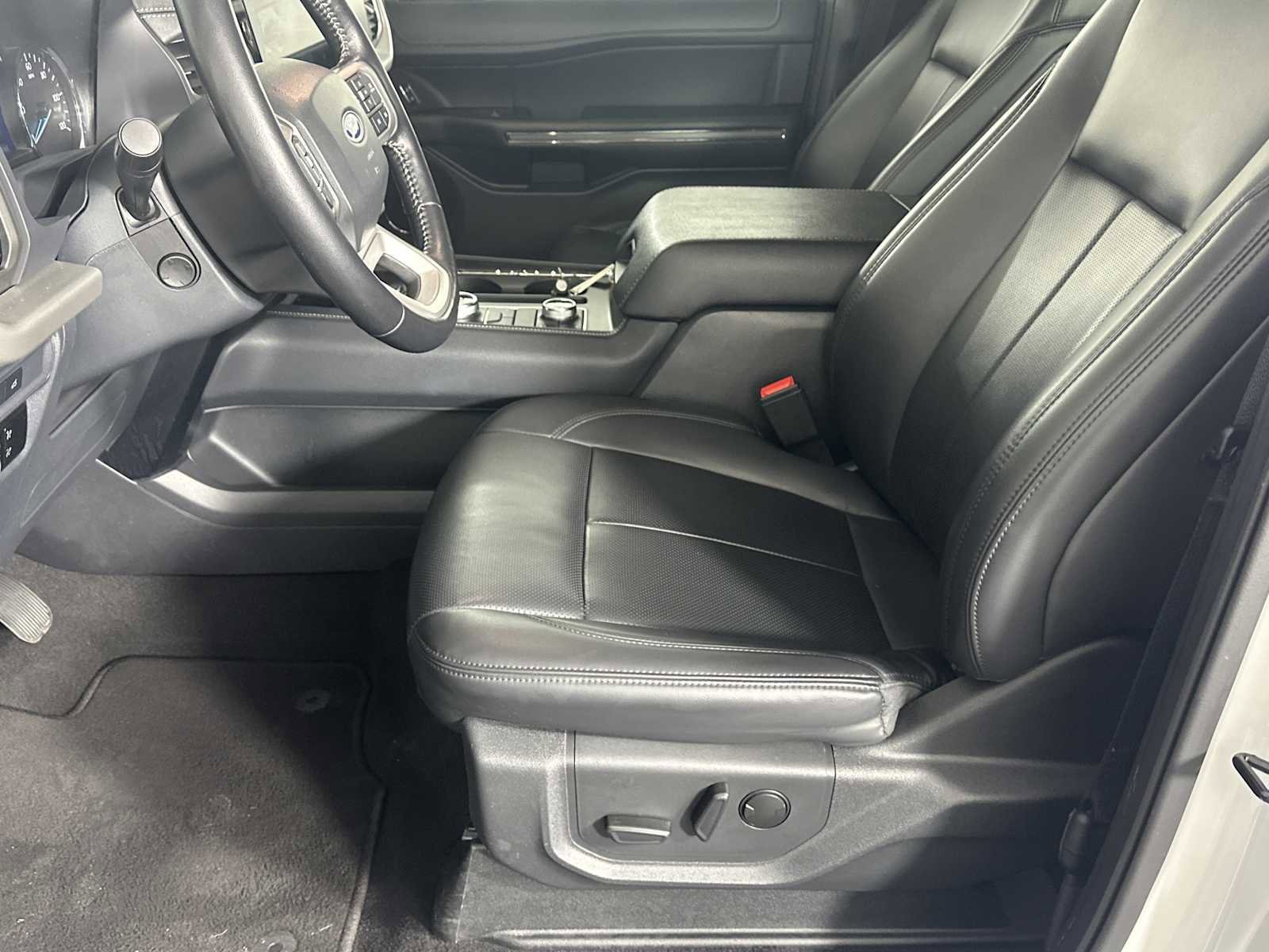 Certified 2024 Ford Expedition Max XLT image 7
