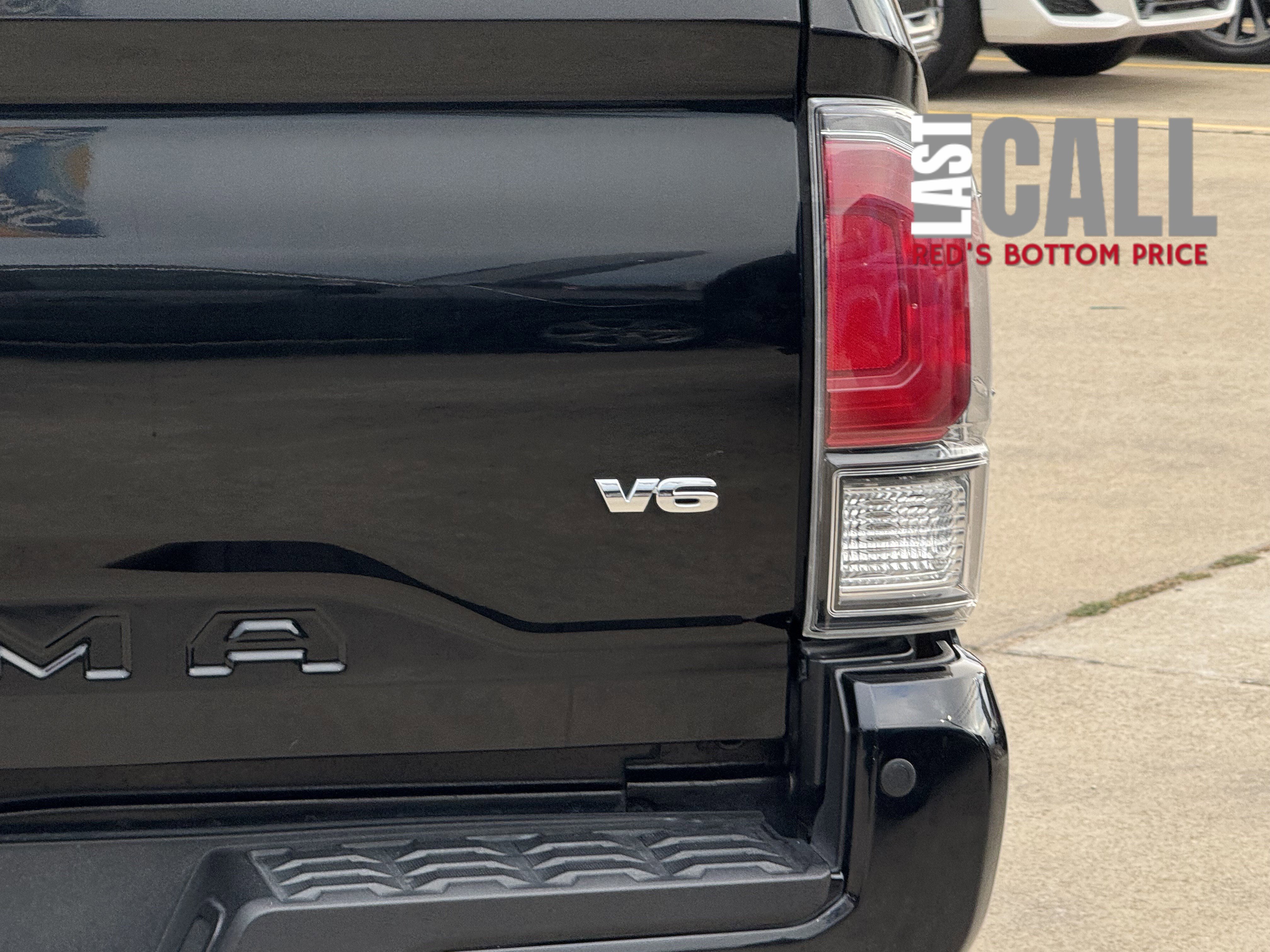 Used 2020 Toyota Tacoma Limited image 11