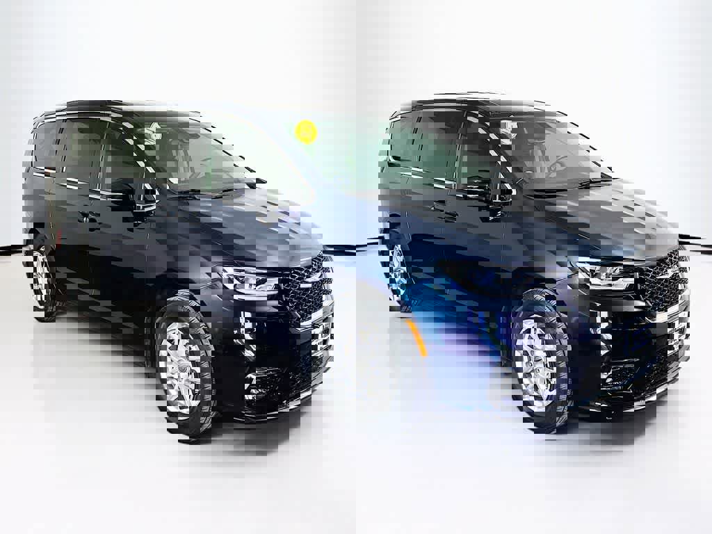 Used 2024 Chrysler Pacifica Touring-L image 24