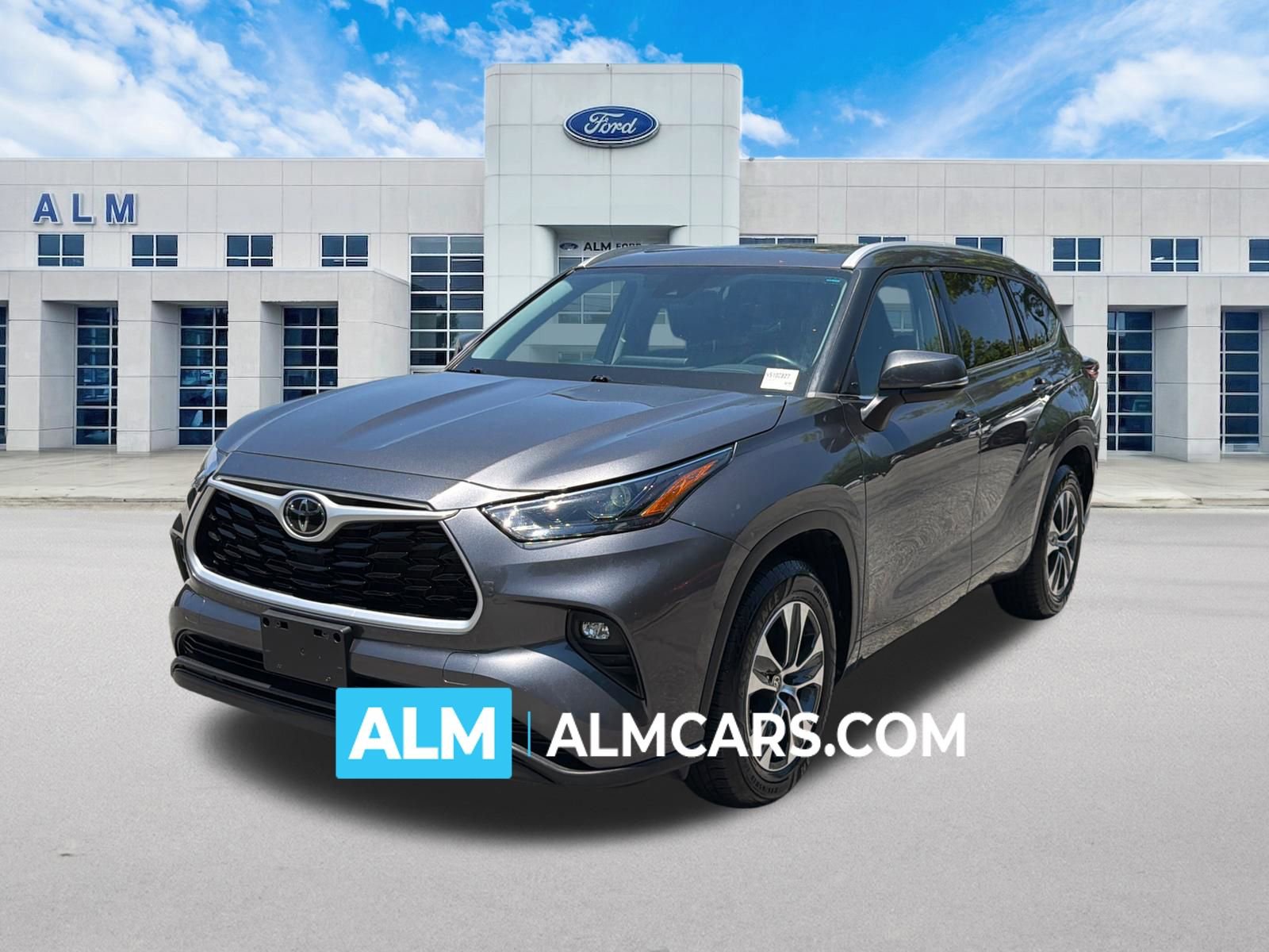 Used 2022 Toyota Highlander XLE FWD image 1