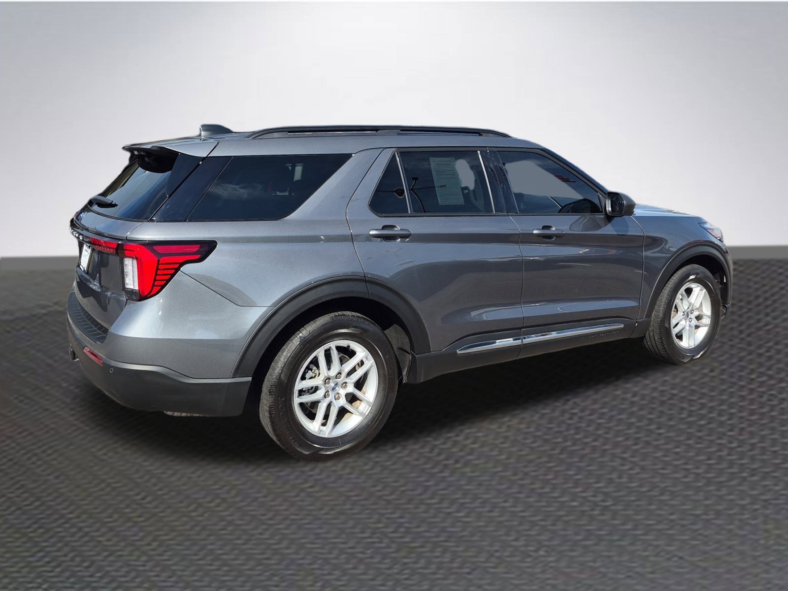 Certified 2025 Ford Explorer Active image 4