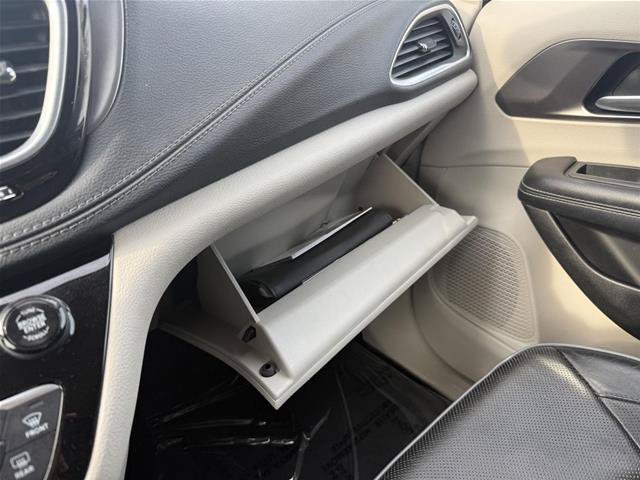 Used 2018 Chrysler Pacifica Limited FWD image 21