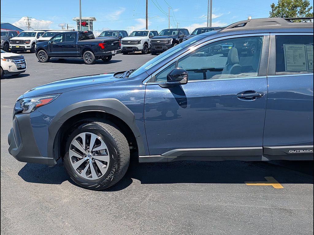 Used 2025 Subaru Outback Premium AWD/4WD image 10