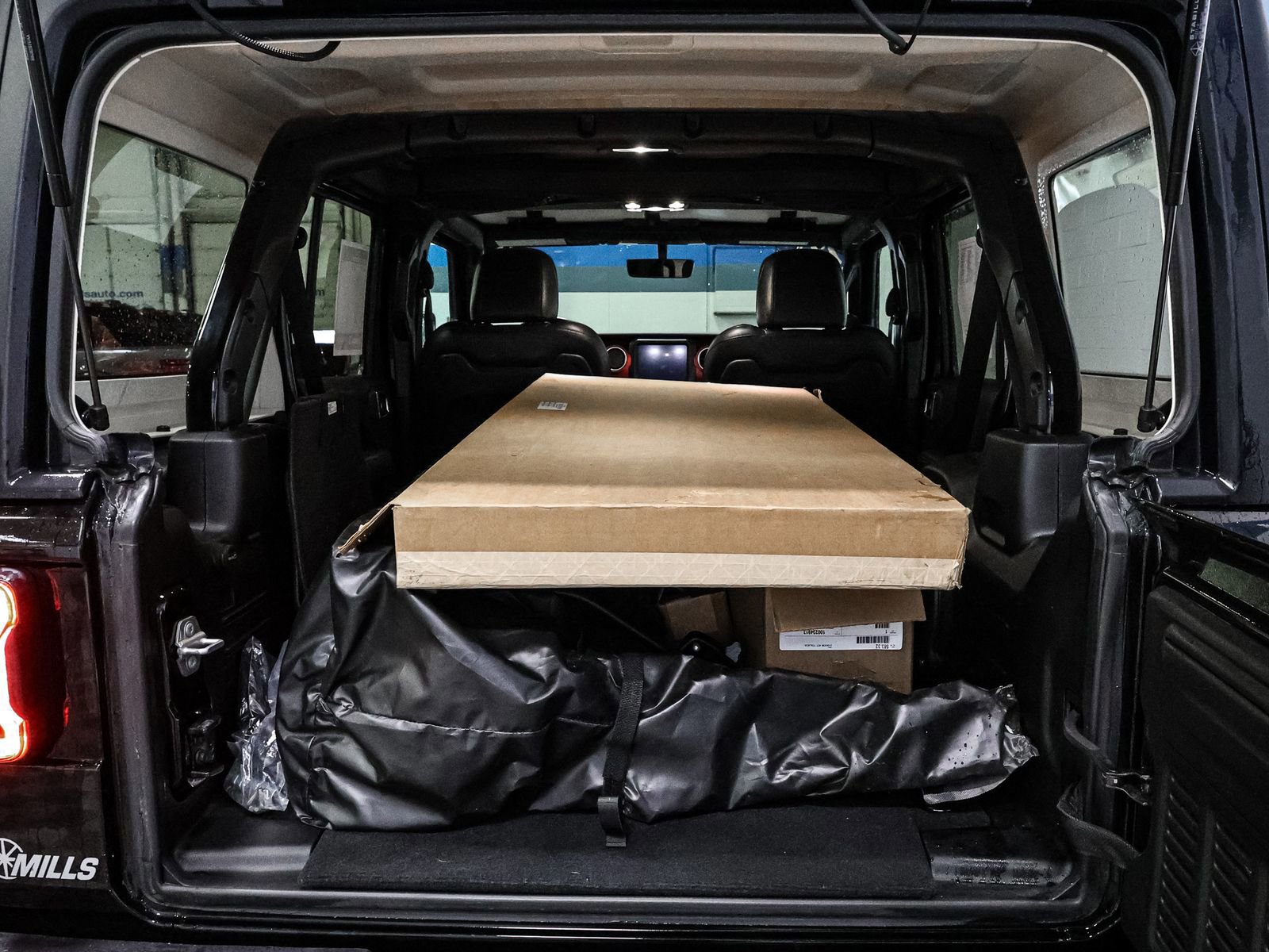 Used 2022 Jeep Wrangler Unlimited Rubicon w/ Cold Weather Group image 16