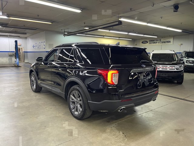 Certified 2022 Ford Explorer XLT w/ Equipment Group 202A AWD/4WD image 5