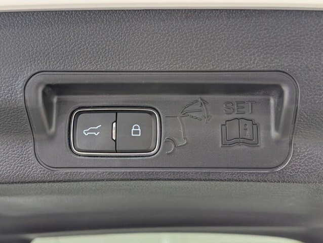 Certified 2022 Ford Explorer XLT w/ Equipment Group 202A AWD/4WD image 22