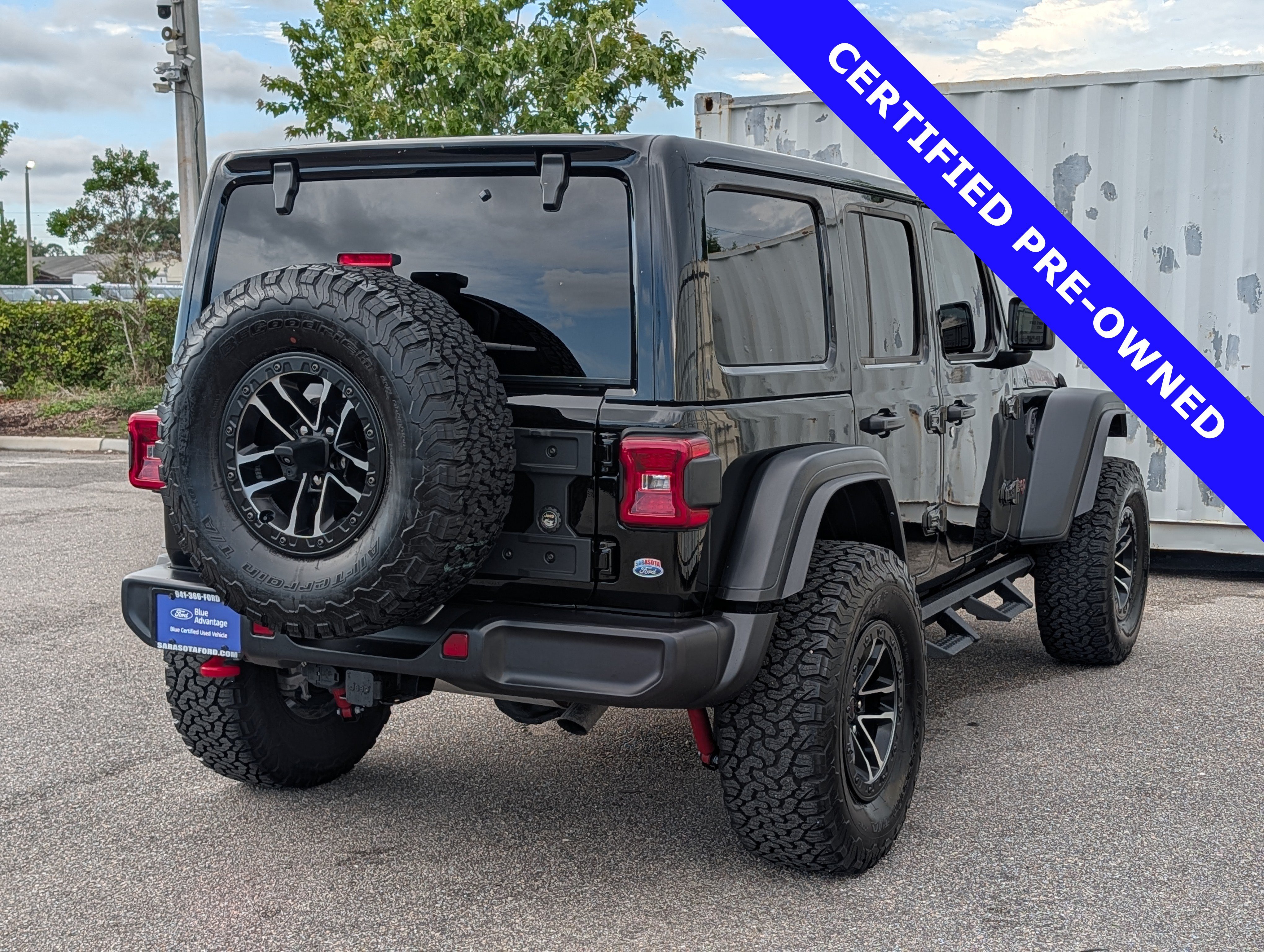 Used 2024 Jeep Wrangler Unlimited Rubicon w/ XTREMEE 35" Tire Package AWD/4WD image 4