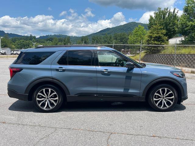 Certified 2025 Ford Explorer ST-Line w/ Premium Package RWD image 2